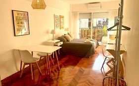 Ubicación ideal en Palermo, cómodo departamento lleno de luz.
